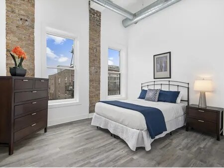 Foto del edificio - 1902 N Western Ave