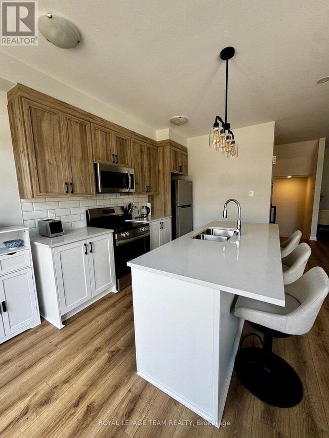Building Photo - 509 Woodlily Private