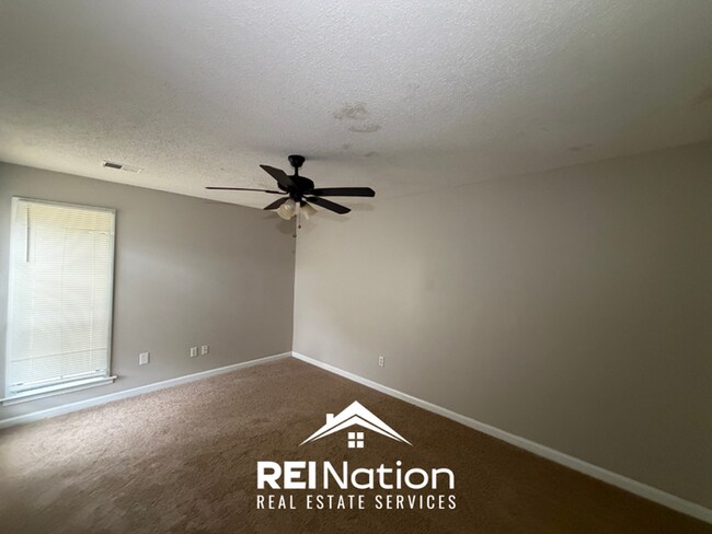Foto del edificio - 3BR/1.5BA Memphis Rental with Soaring Ceilings & Functional Galley Kitchen