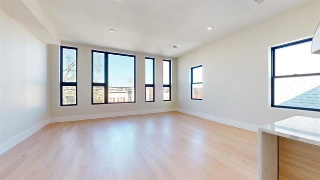 Building Photo - 220 Freeman Ave