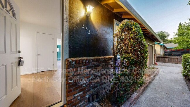Foto del edificio - 353 E Robles Ave