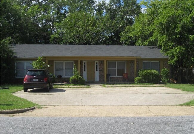 Building Photo - 402 Heard Ave