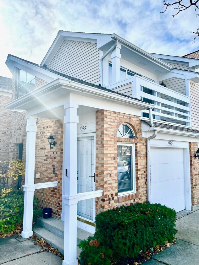 1025 Courtland Dr, Buffalo Grove, IL 60089 Townhome Rentals in