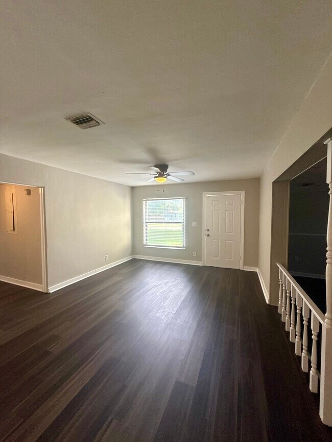 Foto del edificio - 1719 Wofford Ave