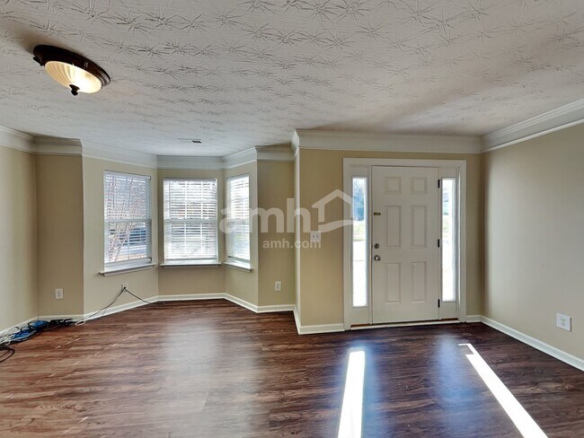Building Photo - 7045 Tanners Creek Drive