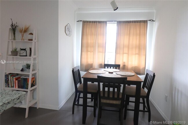 Foto del edificio - 11700 SW 2nd St