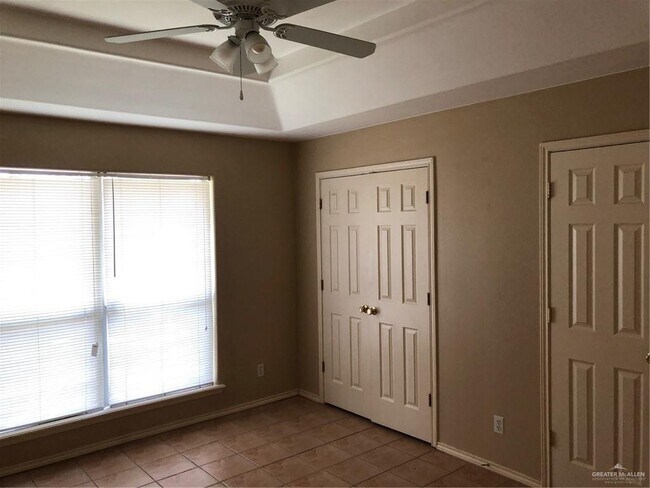 Building Photo - 623 S Dfw Dr