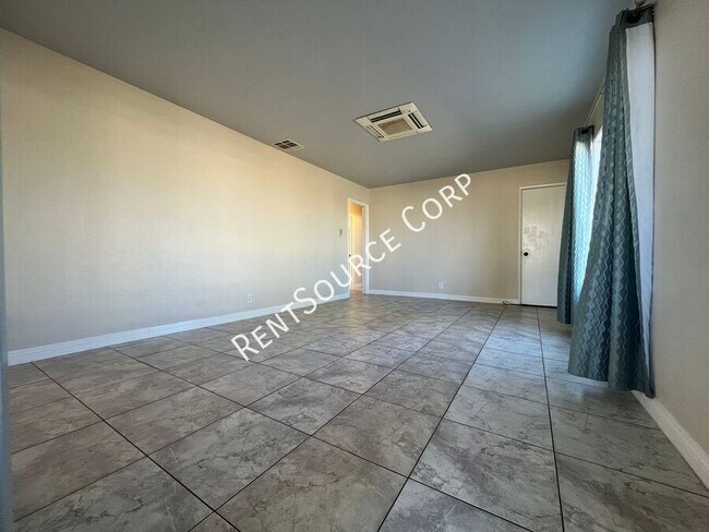 Foto del edificio - 48761 110th St W