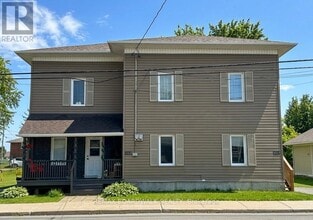 Building Photo - 4534 Ste-Catherine St