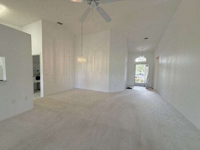 Building Photo - Heritage Pines active 55+ community 2/2 villa