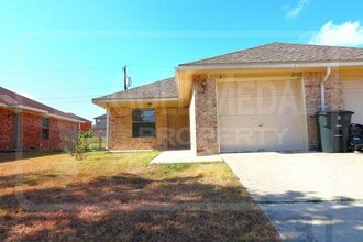 Building Photo - 2802 Alma Dr