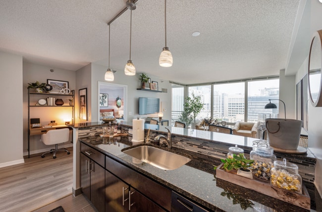 Photo - 339 E Ohio St Apartment