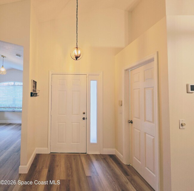 Building Photo - 2564 Ventura Cir