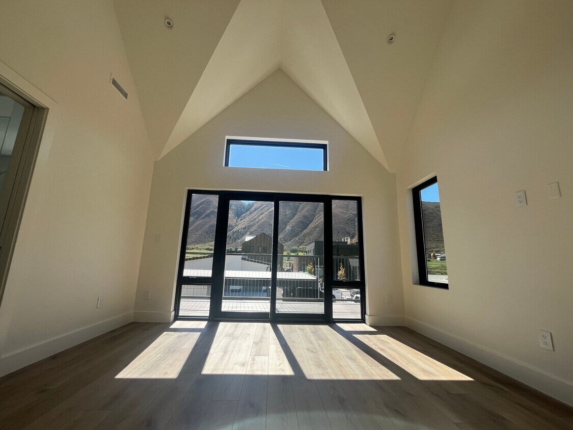 Building Photo - 337 Stotts Ml Rd