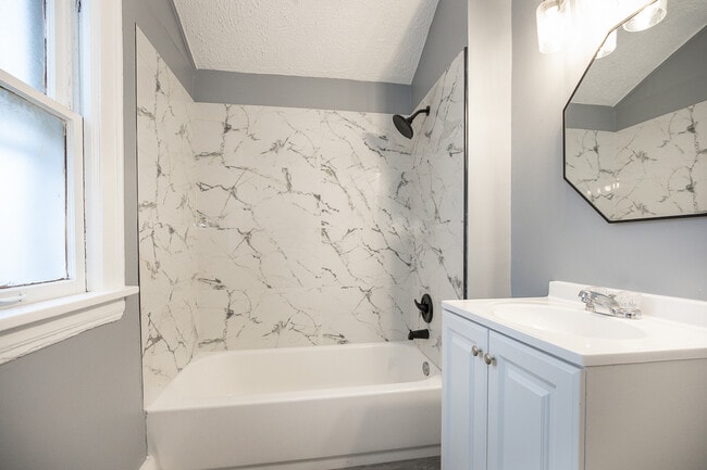 Foto del edificio - 10315 Gay Ave