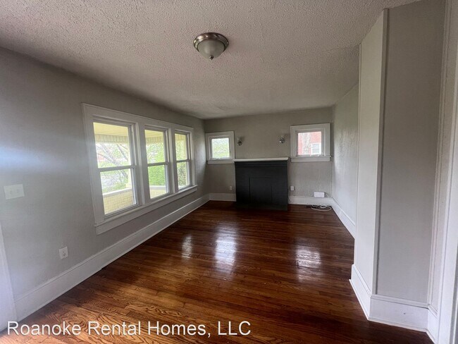 Building Photo - 3 br, 1.5 bath House - 3715 Hershberger Road