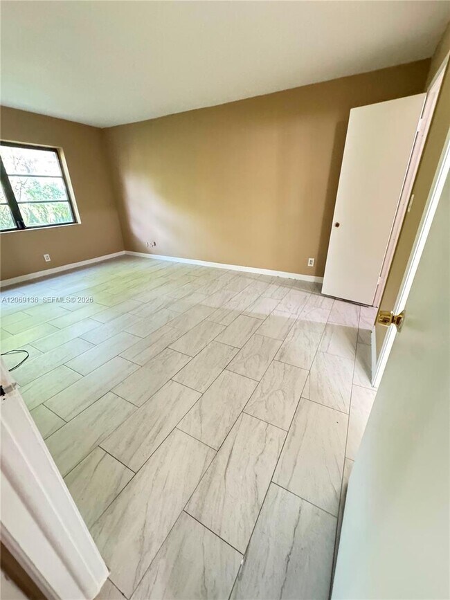 Building Photo - 3129 Oakland Shores Dr