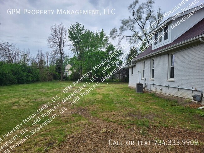 Building Photo - Unique Romulus Home for rent.