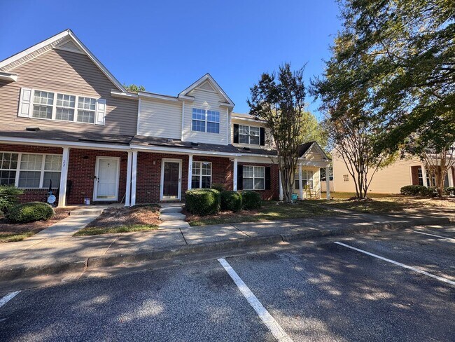 Foto del edificio - Wonderful 2BR 2.5BA Townhome with All Appl...