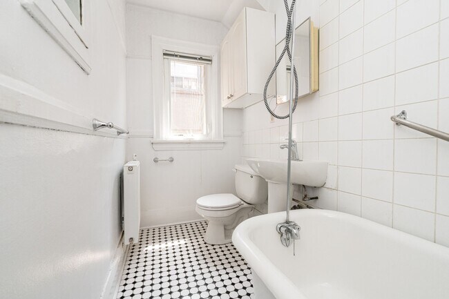 Photo du bâtiment - 100 Vaughan Rd