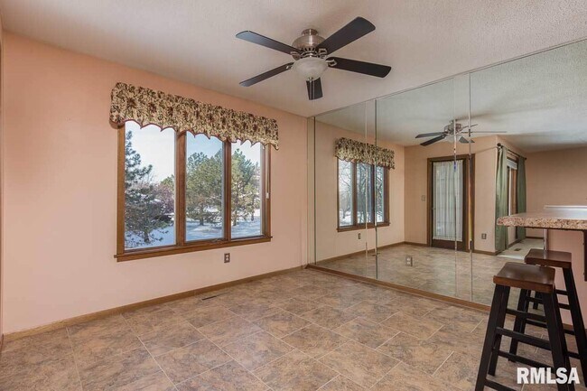 Foto del edificio - 3835 Prairie Ln