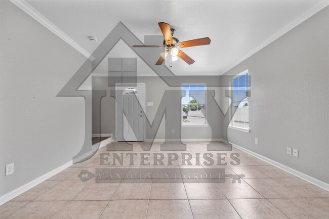 Building Photo - Duplex For Lease