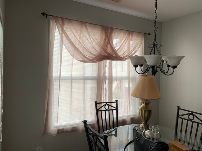 Dining room. - 712 Indica Ct