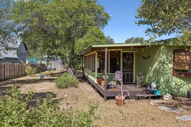 Building Photo - 1106 Minnie Dr