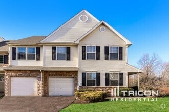 Building Photo - 2108 Royal Ct