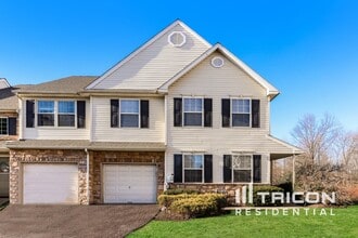 Building Photo - 2108 Royal Ct
