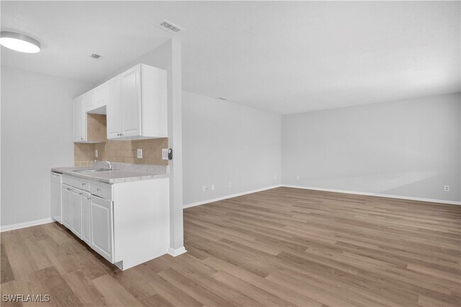 Foto del edificio - 4627 Bayshore Dr