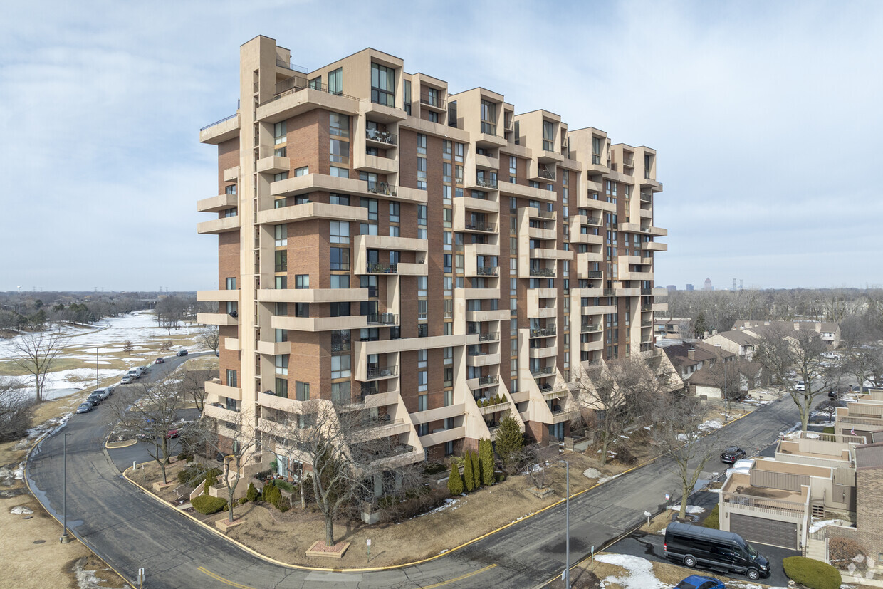 Primary Photo - Dominion Tower