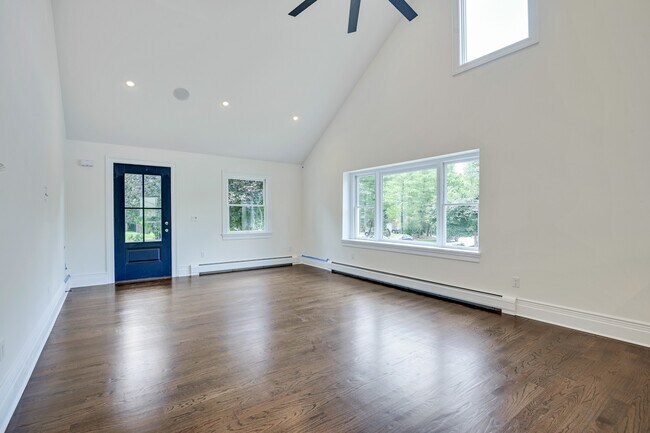 Building Photo - 26 Bogert St