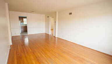 Building Photo - 959 Donaghe St