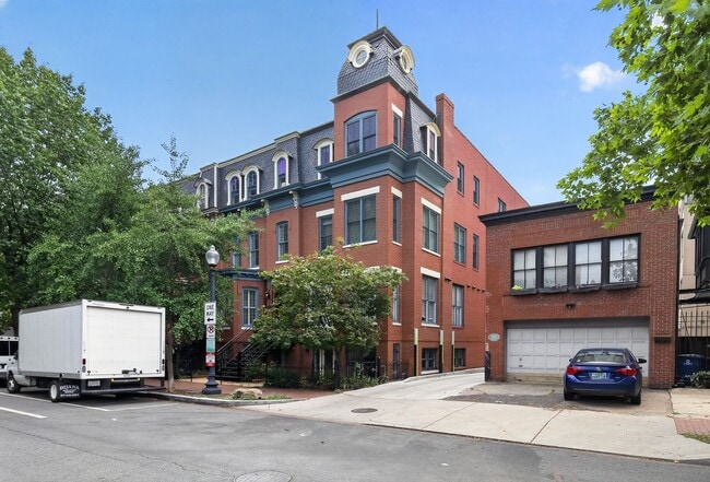 Building Photo - 1340 Q St NW