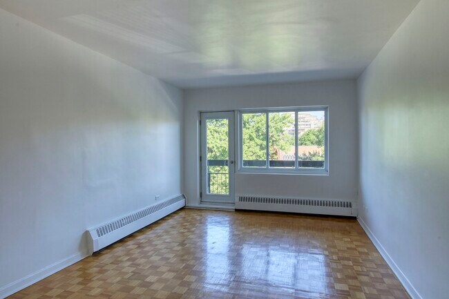 Photo du bâtiment - 2400 Av. Van Horne