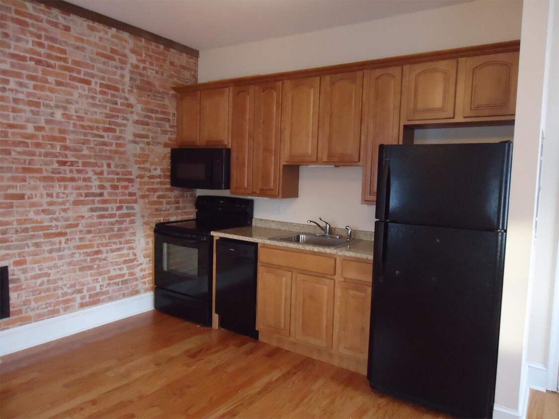 Primary Photo - 667 Otsego St