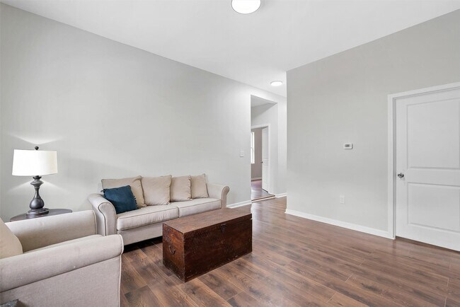 Foto del edificio - 6816 Wise Ave