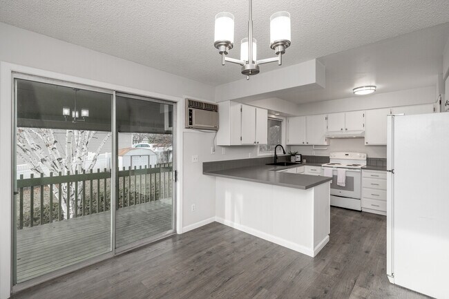 Building Photo - 605 N Virginia Ct