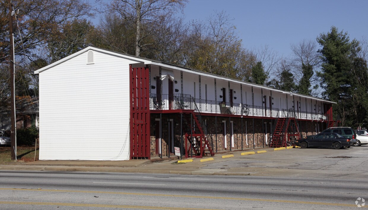 Primary Photo - Elizabeth Carper Real Estate Apartments