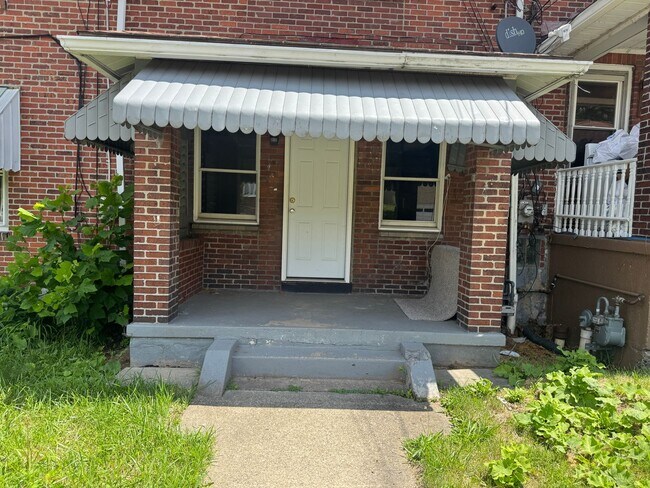 Duquesne 2 Bedroom 1 Bath House, Yard - Duquesne 2 Bedroom 1 Bath House, Yard