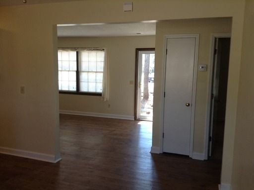 Building Photo - CRESTWOOD