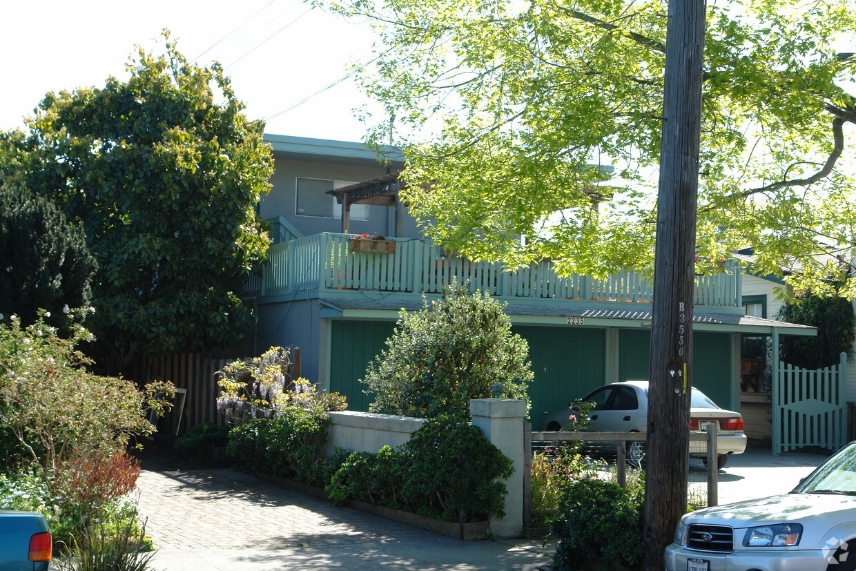 Primary Photo - 2235 California St