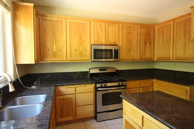 Building Photo - 4 Bedroom Home in Cloverdale