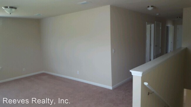 Building Photo - 5 br, 2.5 bath House - 395 Paget Drive East