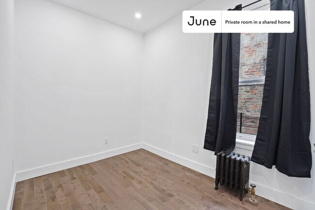 Building Photo - Private bedroom in 4 bed/1 bath Home