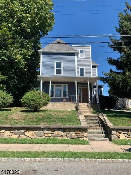Primary Photo - 3 W Fairview Ave