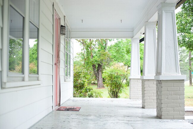 Foto del edificio - 2032 Piney Grove-Wilbon Rd