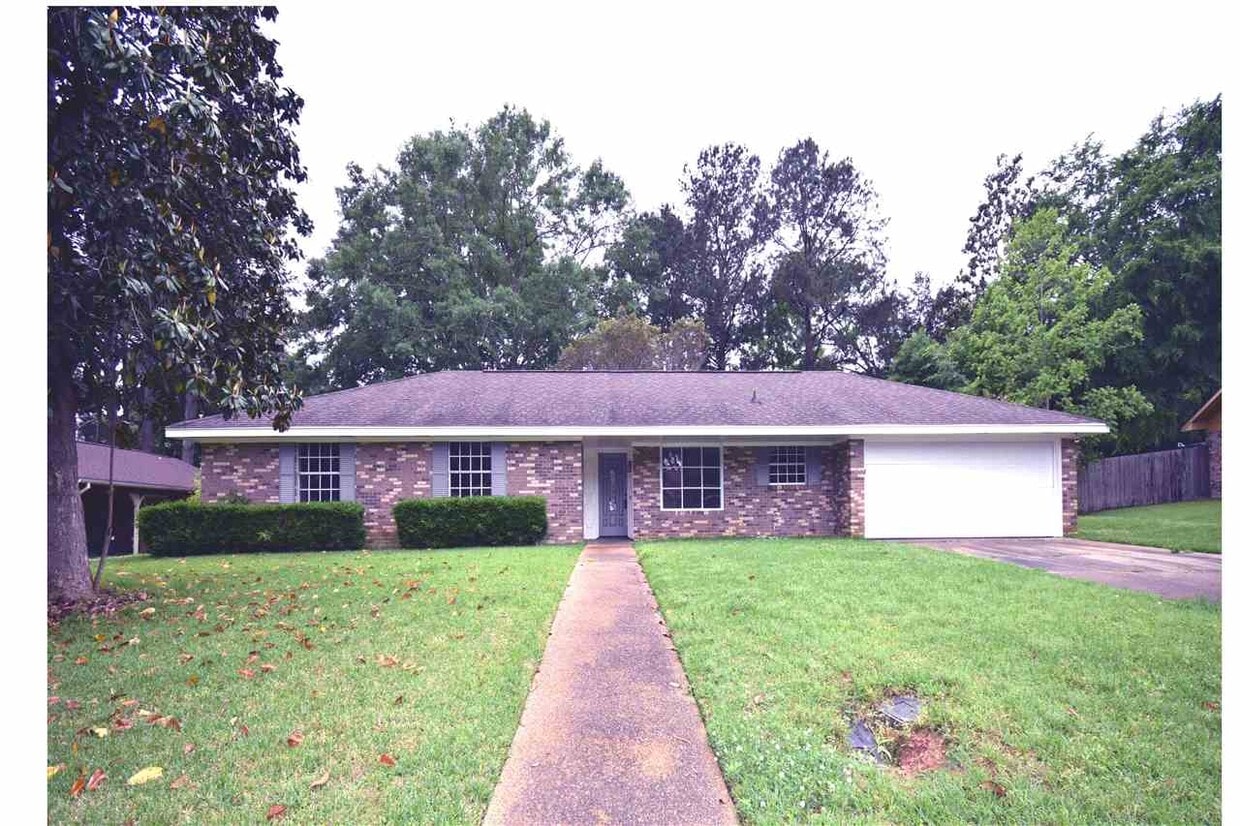 14 Pine Crest Pl, Brandon, MS 39042 House Rental in Brandon, MS