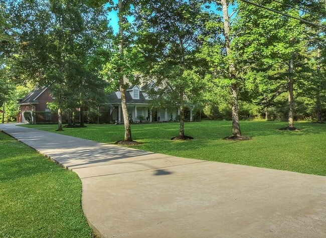 Building Photo - 10819 Lake Windcrest Blvd